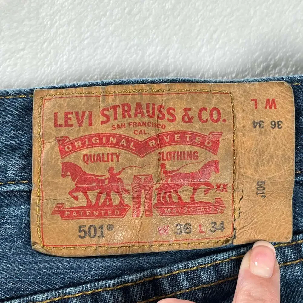 Levi’s 501 Medium Wash Button Fly Straight‎ Leg Denim Jeans W36